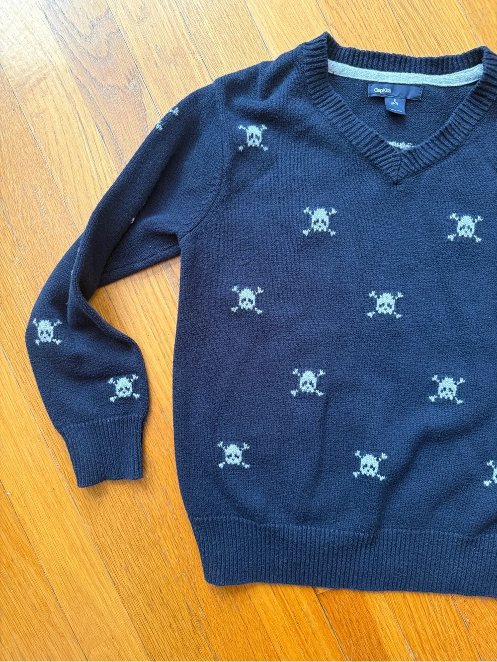 Boys small (6-7) Gap Kids Skull Sweater